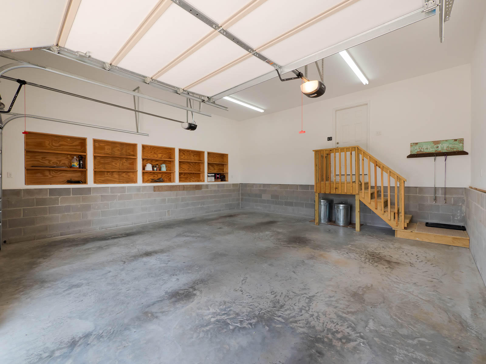292 South Deer Run Road Trenton, GA 30752 - Photo 24 of 36 2-Car Garage with Built-ins
