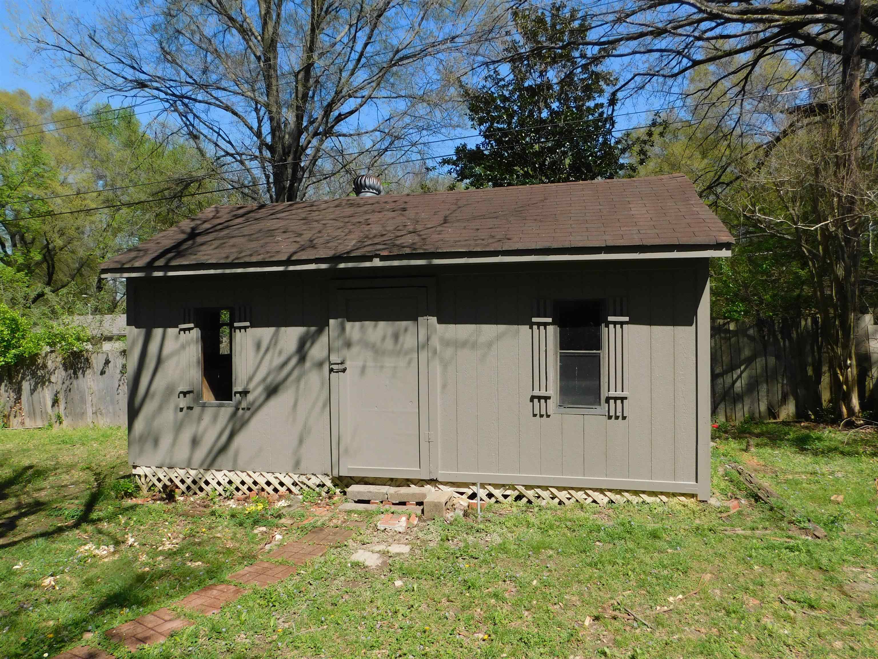 5588 Loch Lomond Road Memphis, TN 38116 - Photo 11 of 16 a backyard of a house with table and chairs