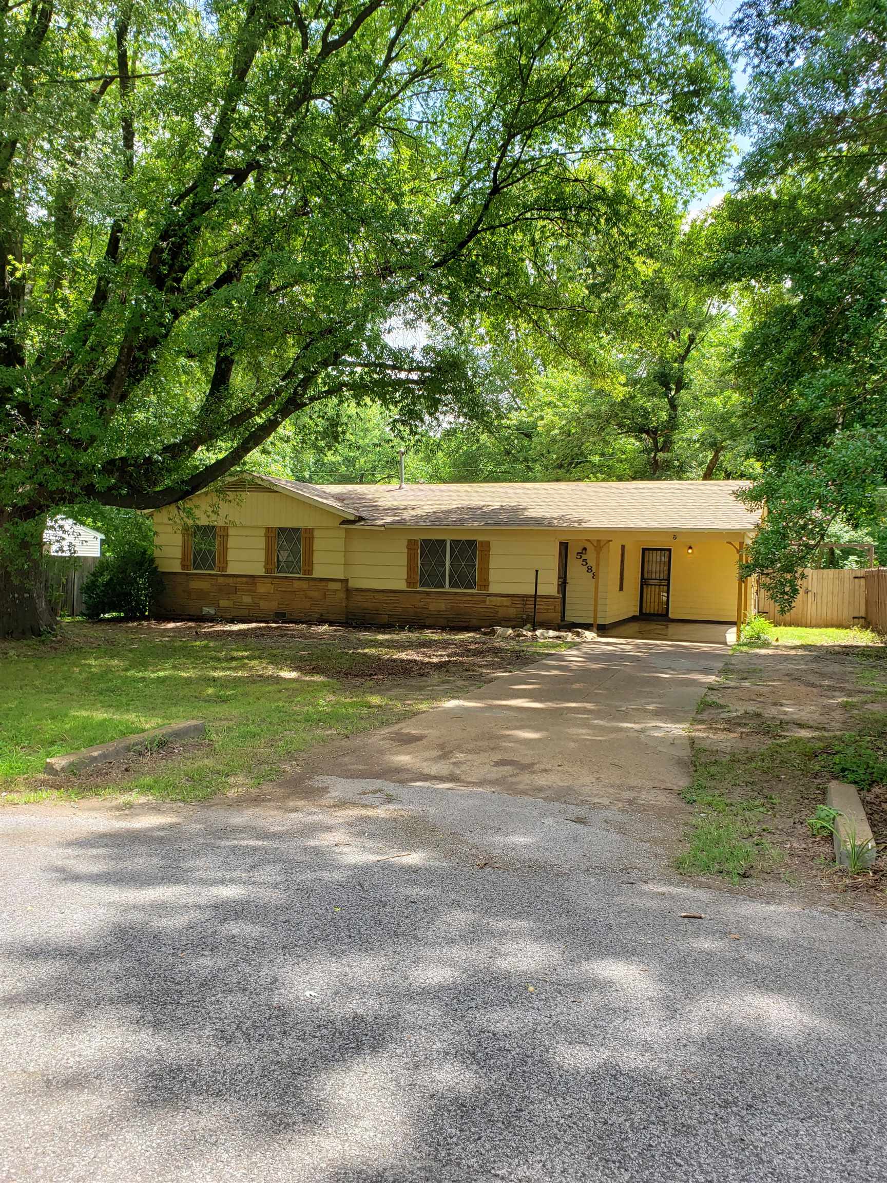 5588 Loch Lomond Road Memphis, TN 38116 - Photo 12 of 16 a front view of house with yard and green space