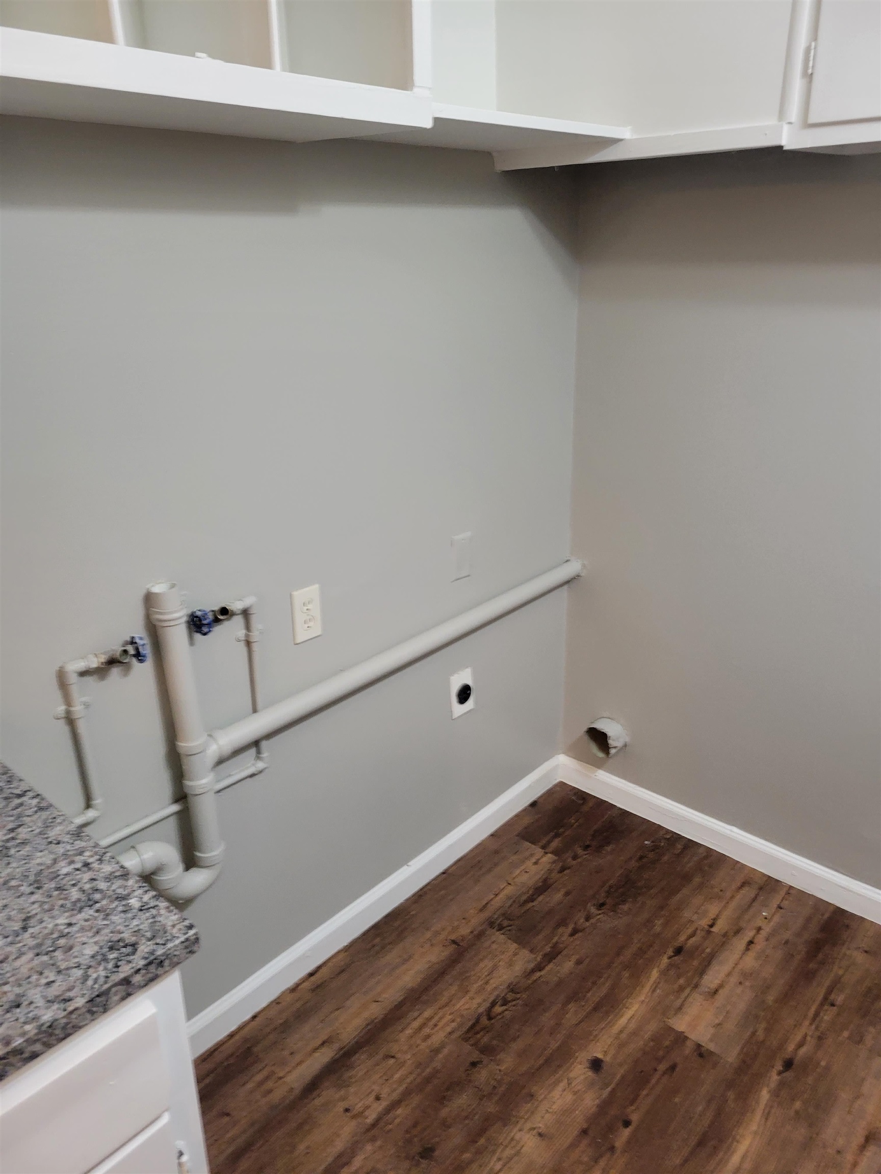 5588 Loch Lomond Road Memphis, TN 38116 - Photo 14 of 16 a view of a kitchen