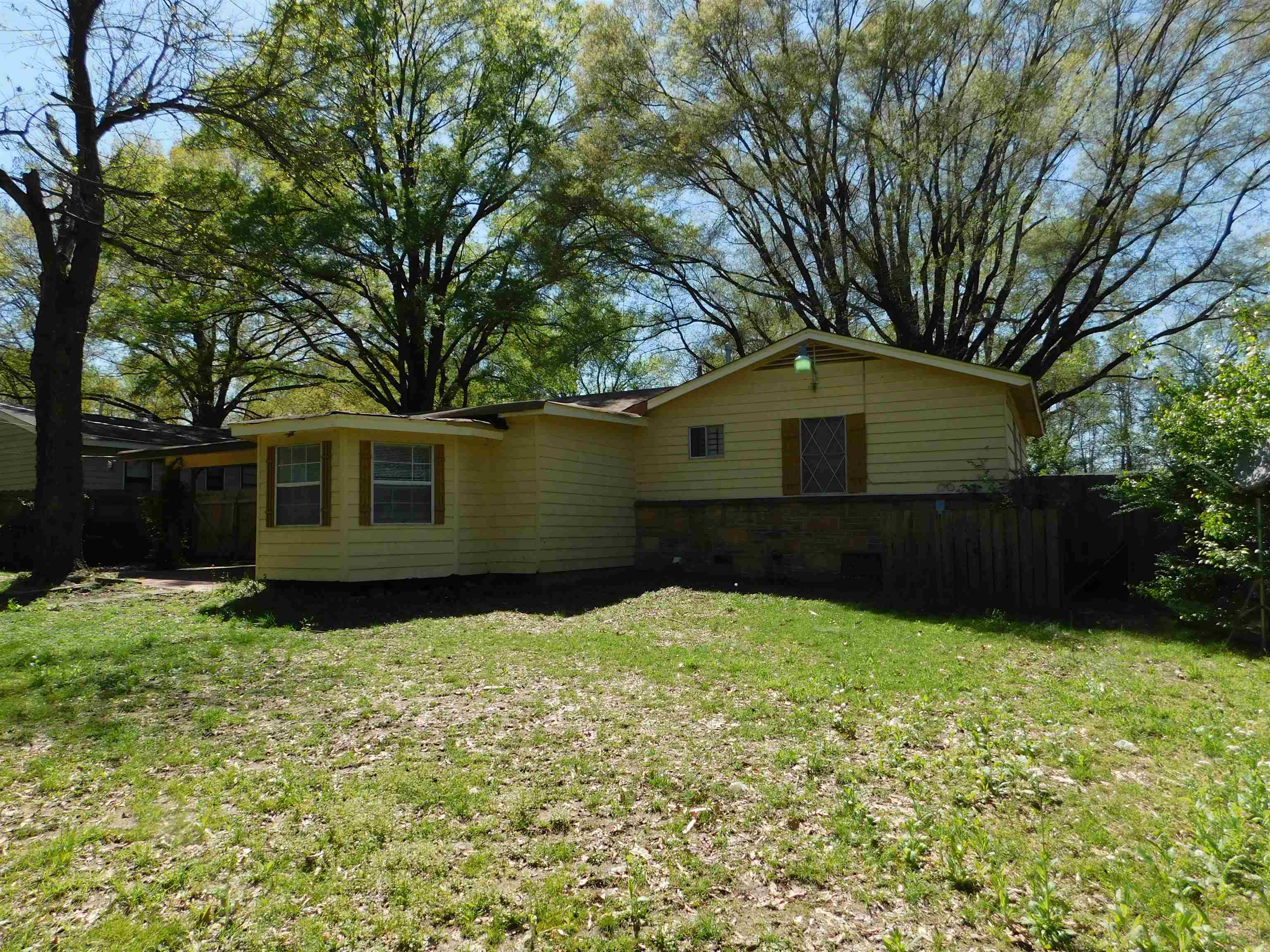 5588 Loch Lomond Road Memphis, TN 38116 - Photo 10 of 16 a front view of a house with a yard