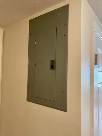 $2,200 | 101 North Lakeside Drive, Unit 1, Lake Worth Beach, FL 33460