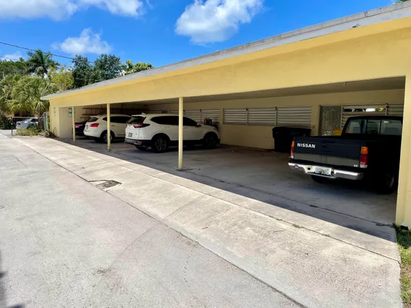 $2,200 | 101 North Lakeside Drive, Unit 1, Lake Worth Beach, FL 33460