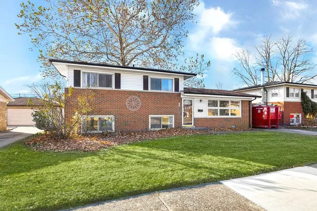 $289,000 | 90 Peyton Drive, Chicago Heights, IL 60411