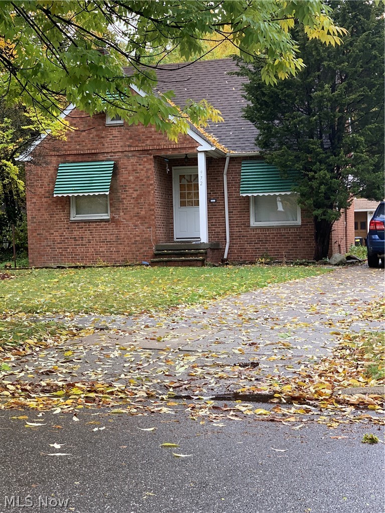 972 Yellowstone Road Cleveland Heights, OH 44121 - Photo 1 of 24