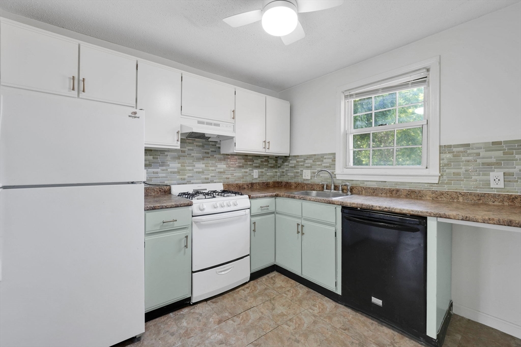 524 Cold Spring Avenue, Unit 2A West Springfield, MA 01089 - Photo 5 of 25