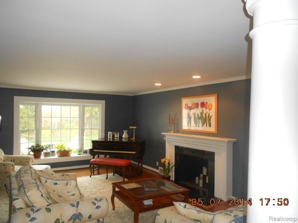 70 Clairview Road Grosse Pointe, MI 48236 - Photo 3 of 26 017.jpg
