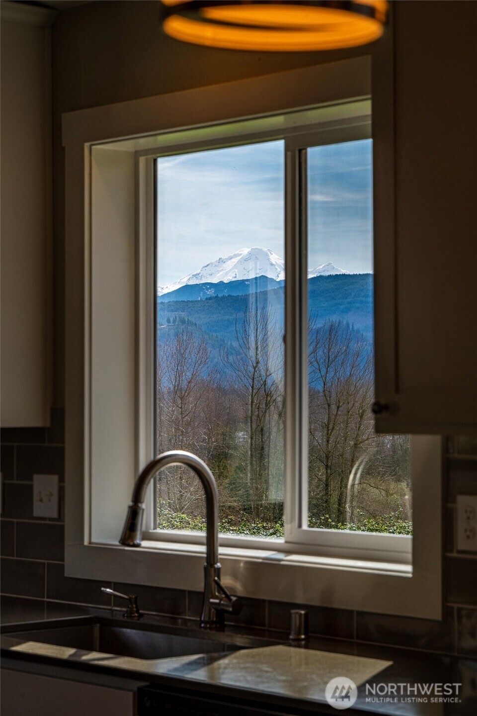 125 Ridgeview Street Sumas, WA 98295 - Photo 16 of 40 a view of a window