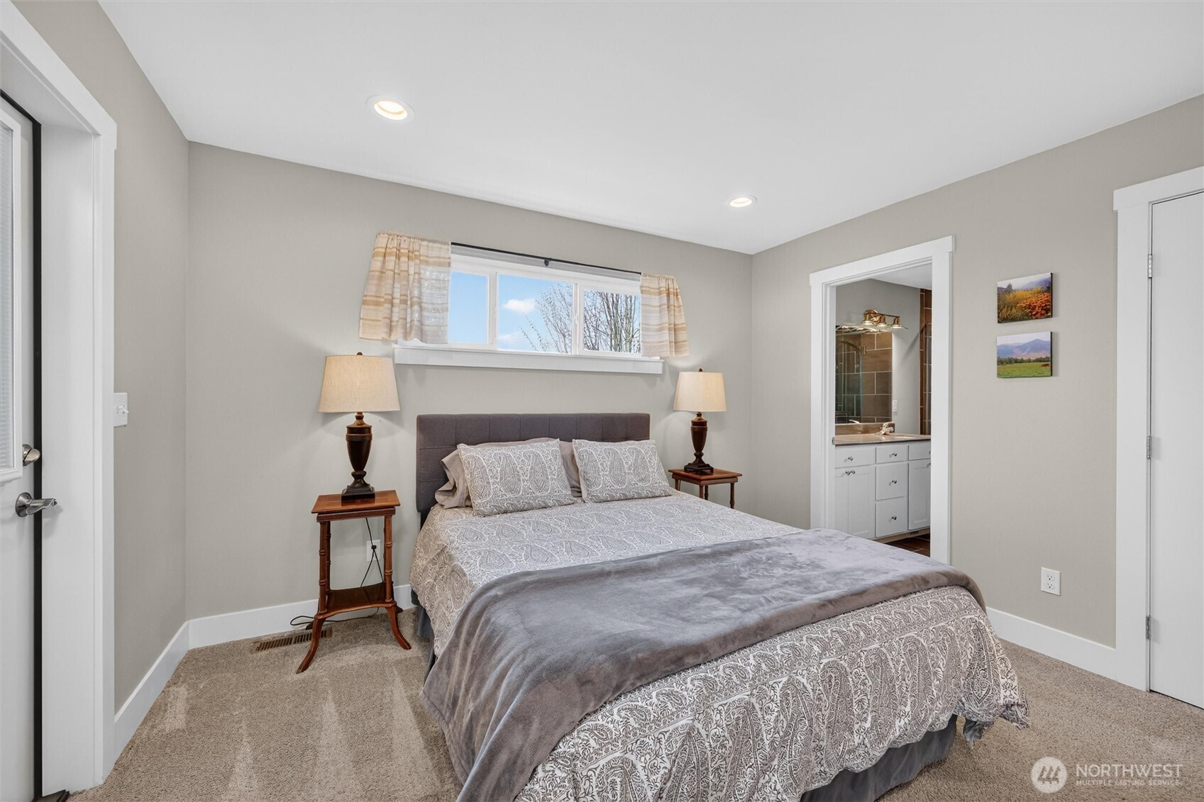 125 Ridgeview Street Sumas, WA 98295 - Photo 19 of 40 a bedroom with a bed and glass windows