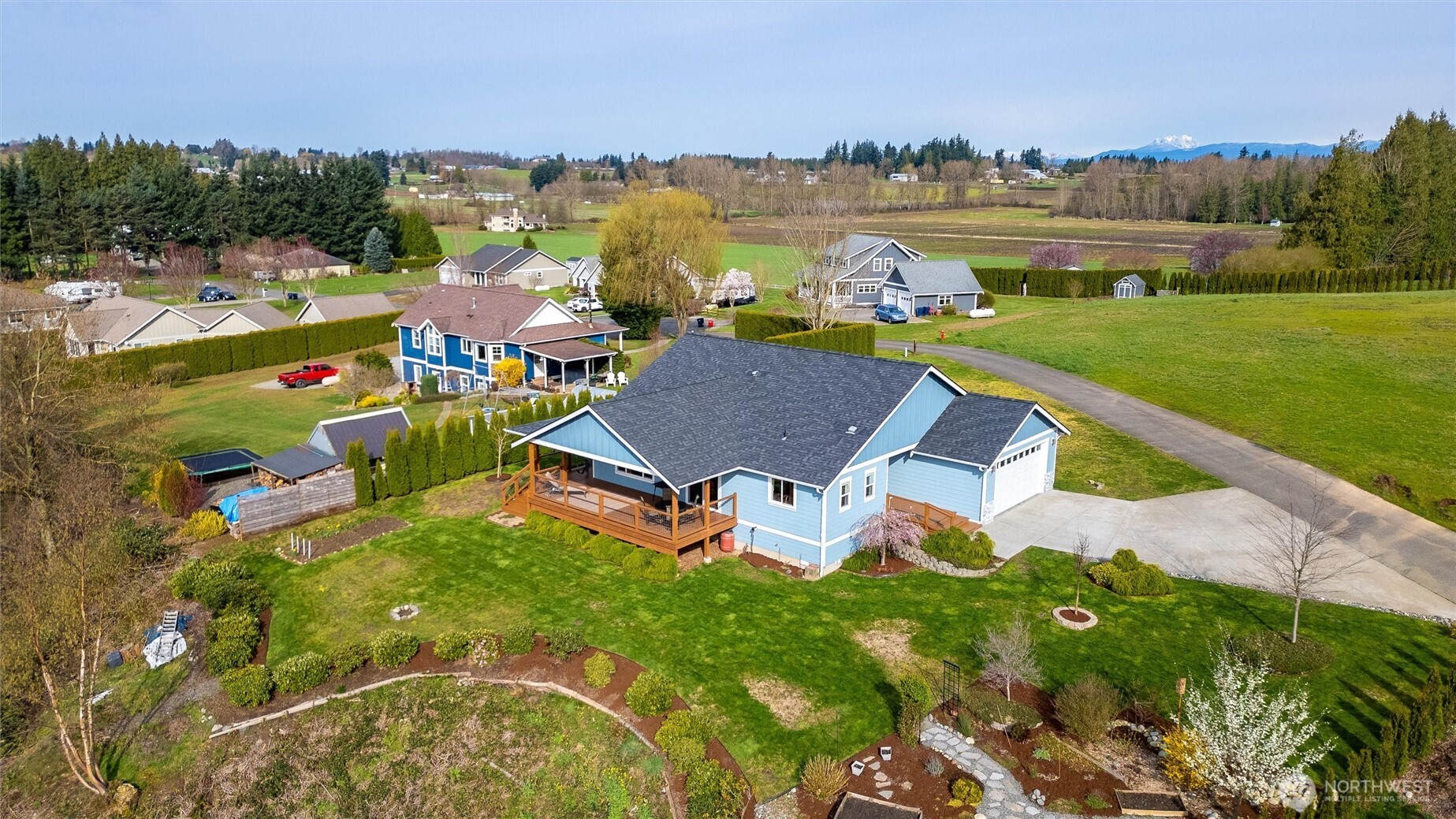 125 Ridgeview Street Sumas, WA 98295 - Photo 36 of 40 an aerial view of a house with garden space and outdoor seating