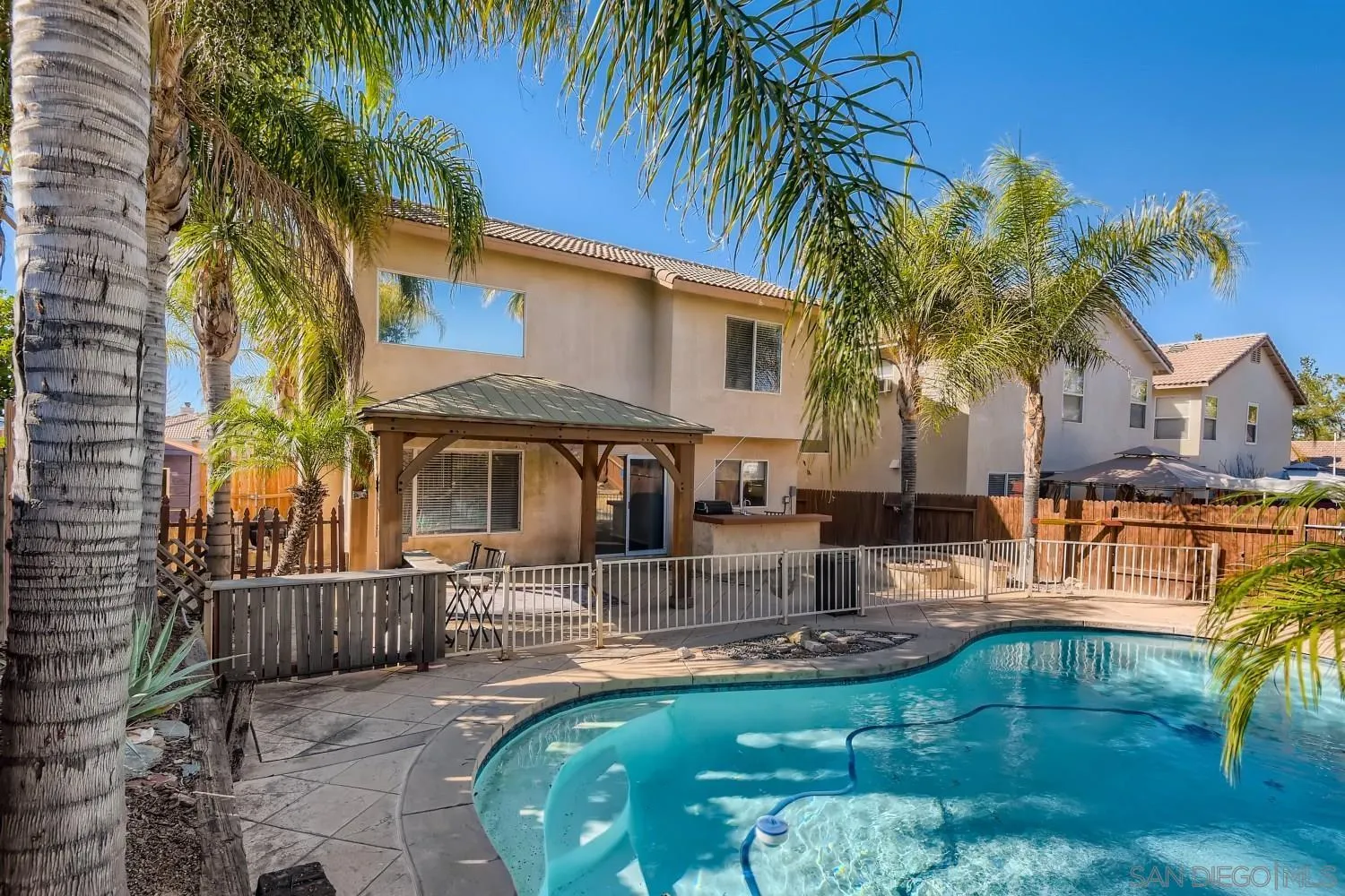 39538 Oak Circle Murrieta, CA 92563 - Photo 26 of 27 a view of a house with swimming pool and sitting area