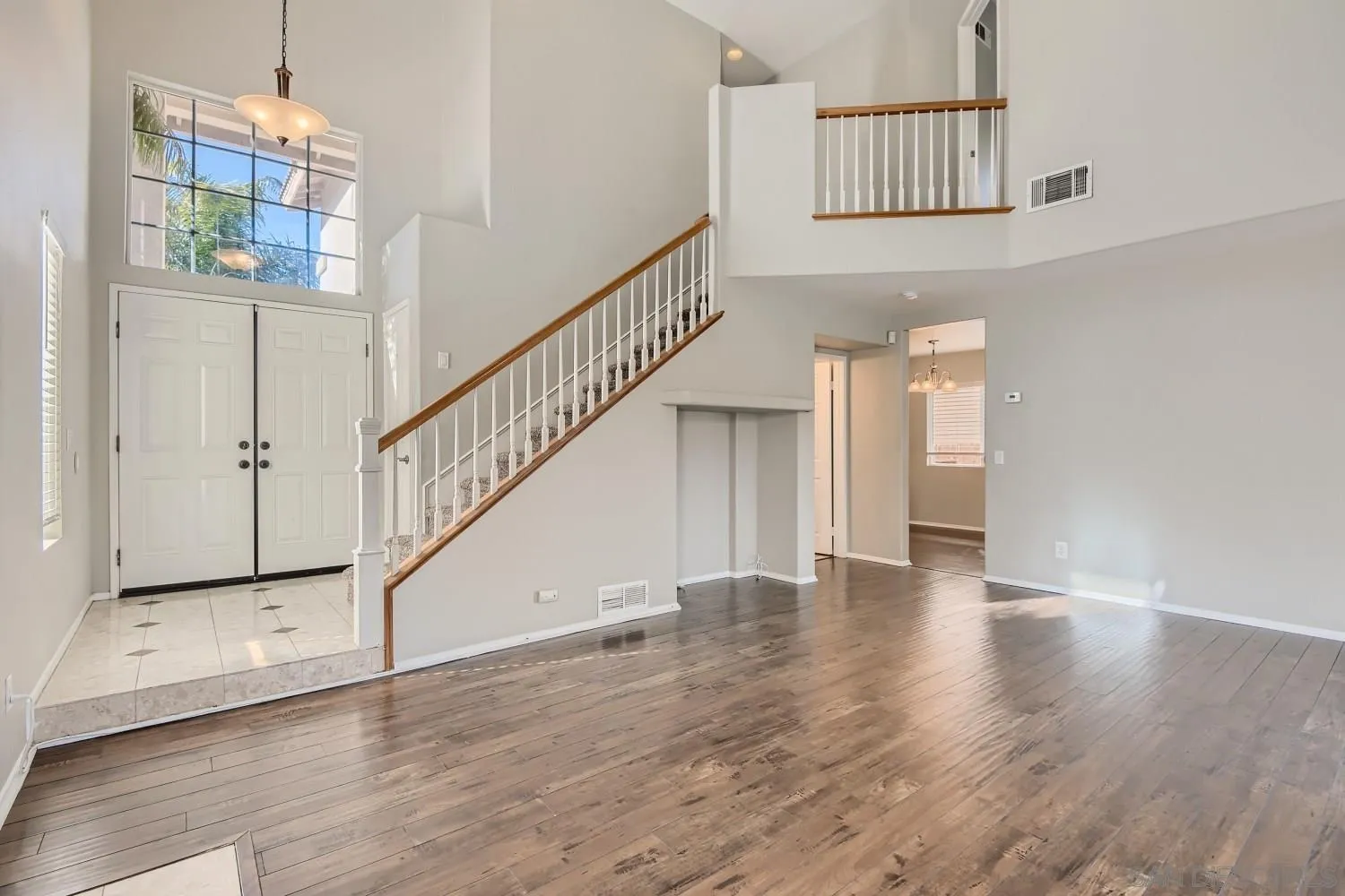 39538 Oak Circle Murrieta, CA 92563 - Photo 7 of 27 a view of an entryway with wooden floor
