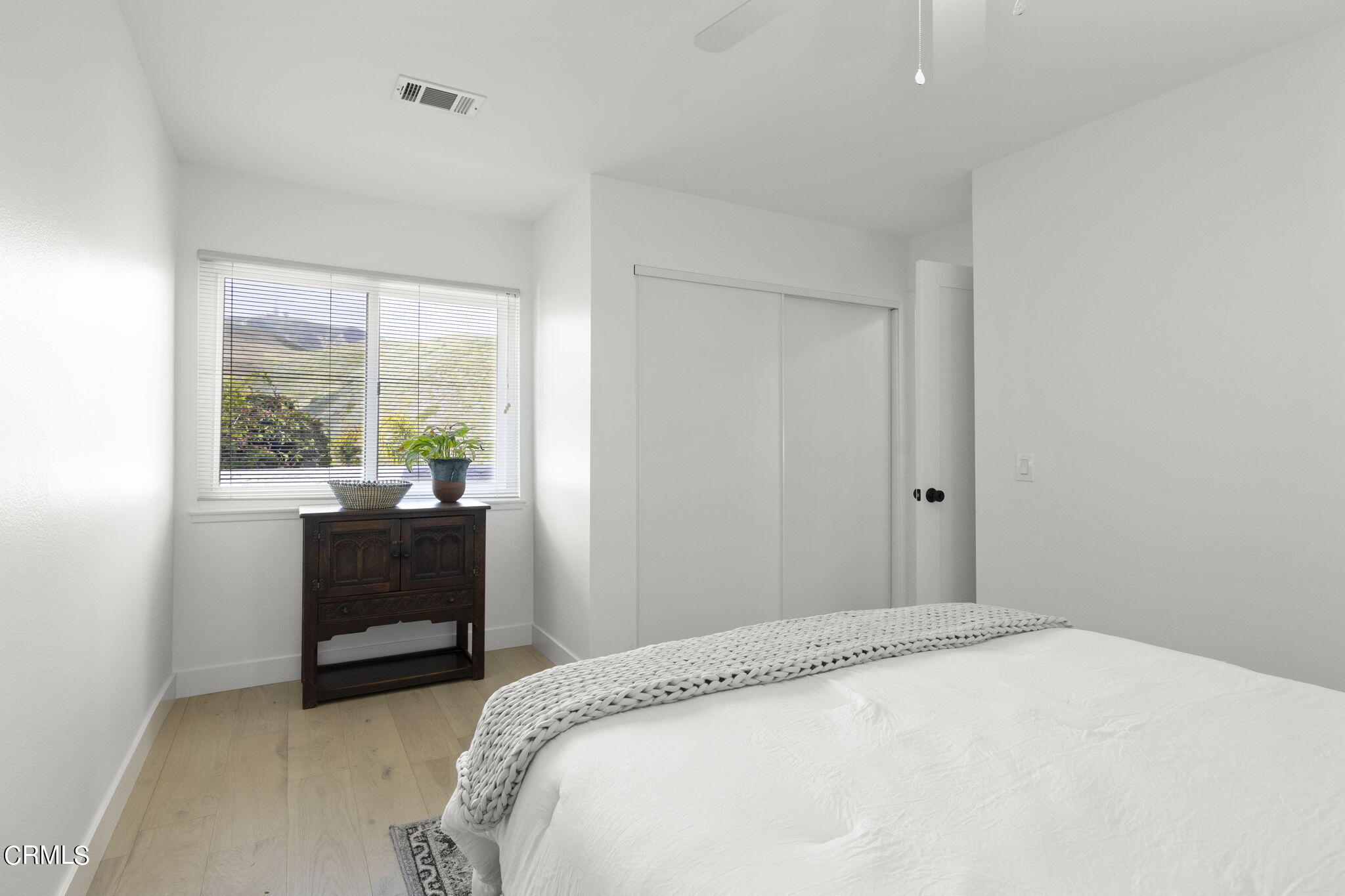 940 Vallecito Drive Ventura, CA 93001 - Photo 22 of 42 a bedroom with a bed and a window