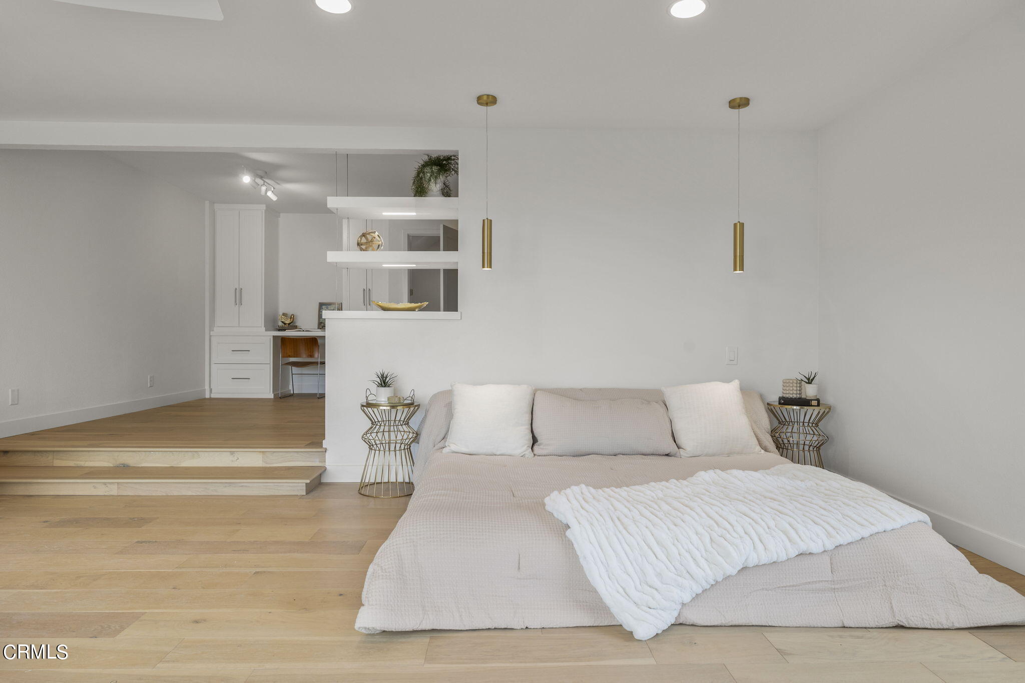 940 Vallecito Drive Ventura, CA 93001 - Photo 26 of 42 a living room with furniture and a table