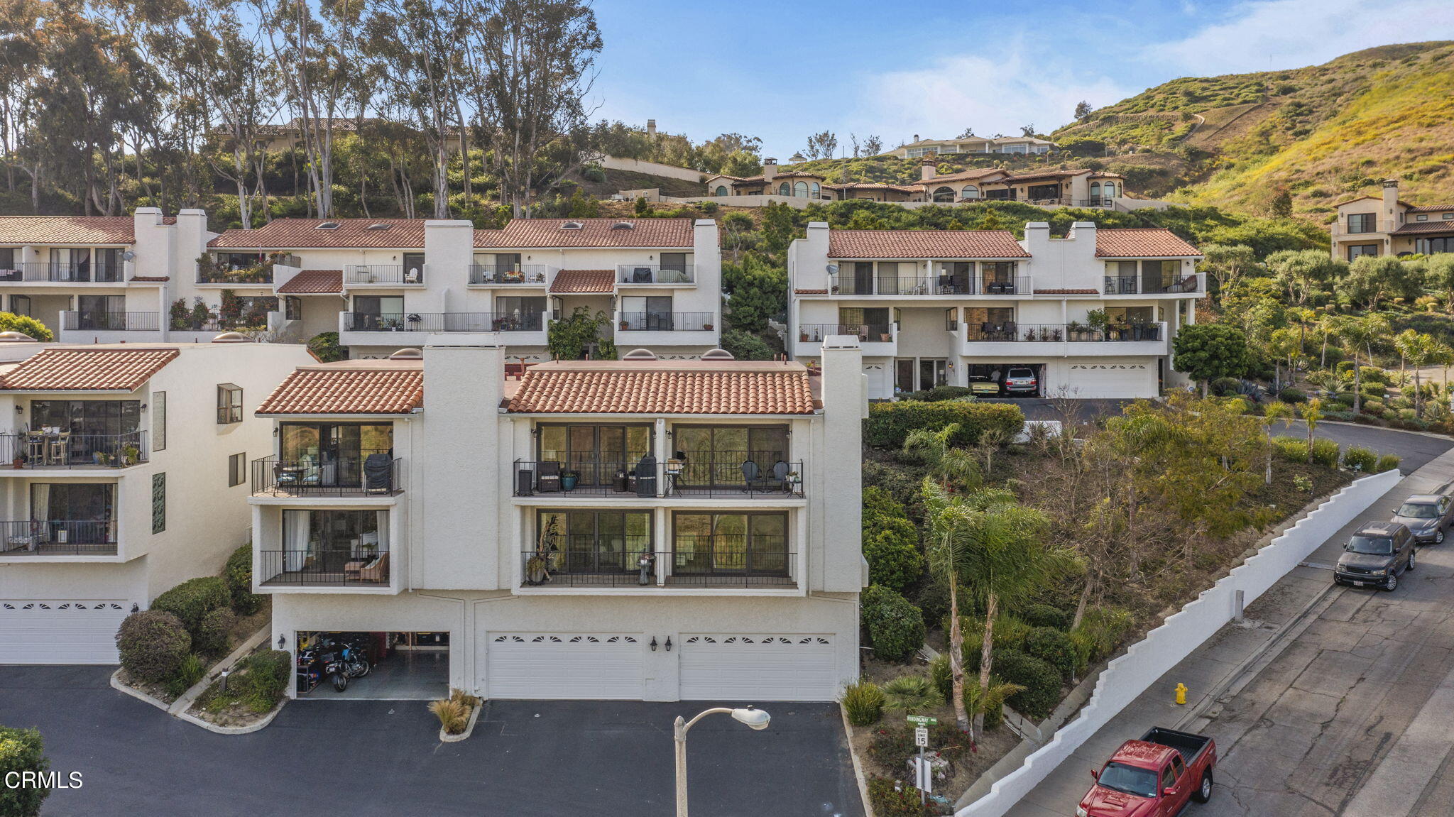 940 Vallecito Drive Ventura, CA 93001 - Photo 36 of 42 a view of a building from a balcony