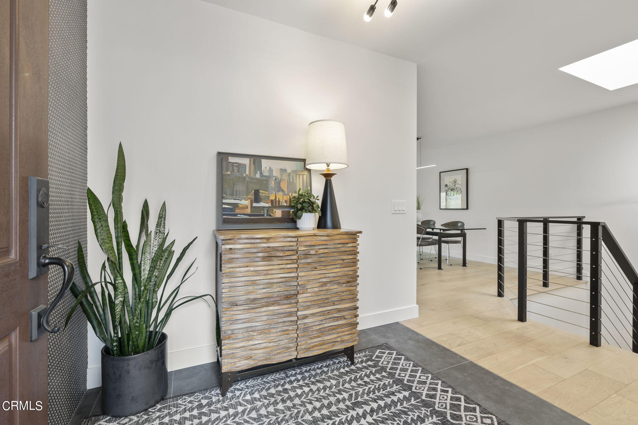 940 Vallecito Drive Ventura, CA 93001 - Photo 4 of 42 a dining room with furniture