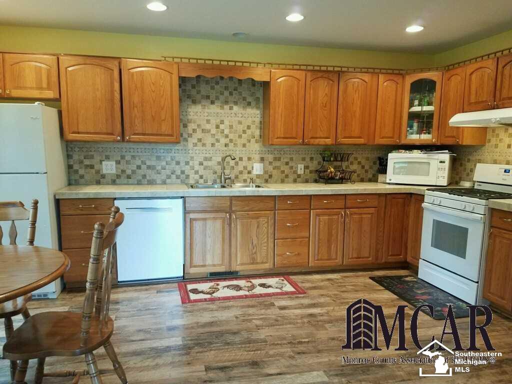3200 Reinhardt Road Monroe, MI 48162 - Photo 15 of 39 21483440-14.JPG