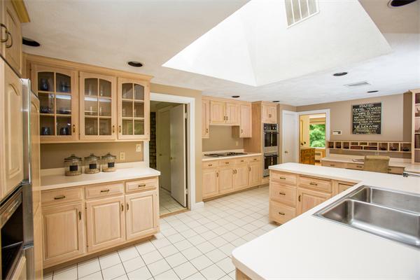 44 Page Road Weston, MA 02493 - Photo 4 of 20 Gallery Image 4