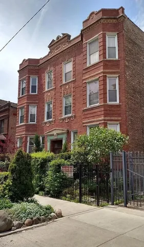 $3,200 | 2650 North Sawyer Avenue, Unit 2N, Chicago, IL 60647