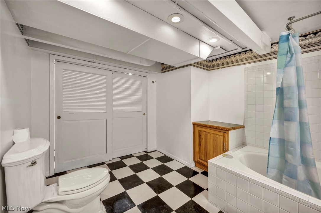 13570 Cedar Road Cleveland, OH 44118 - Photo 45 of 50