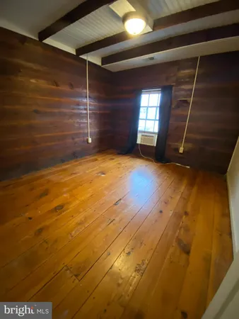 a view of empty room with an empty space