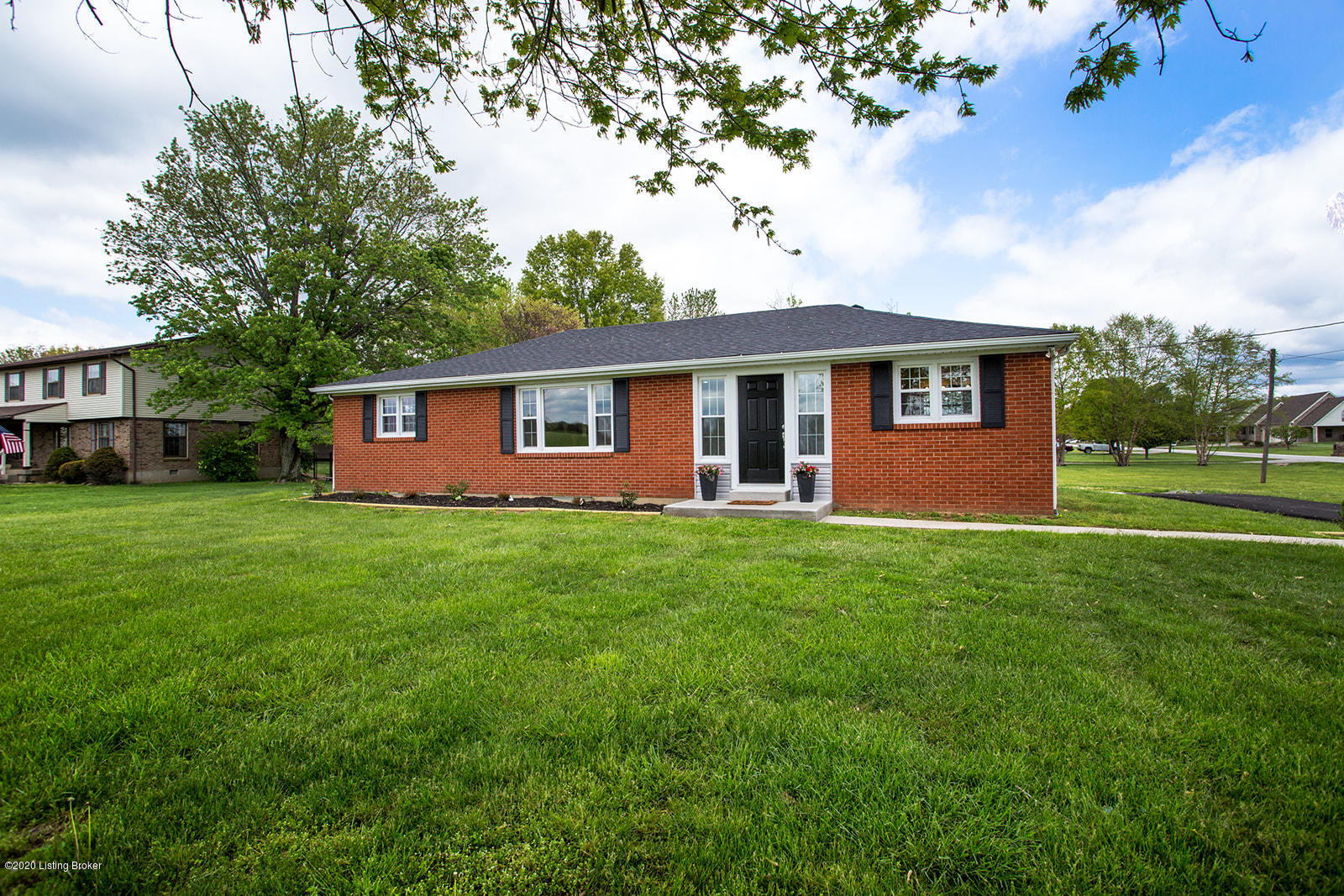 2574 Zoneton Road Shepherdsville, KY 40165 - Photo 3 of 38 001