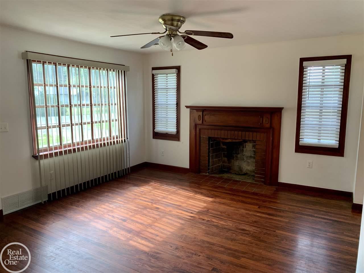 2715 Michigan Road Port Huron, MI 48060 - Photo 11 of 25 50045815-10.JPG