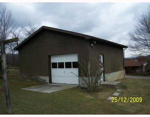 536 Hawkeye Road Scottdale, PA 15683 - Photo 6 of 10 Parking Lot/Garage.