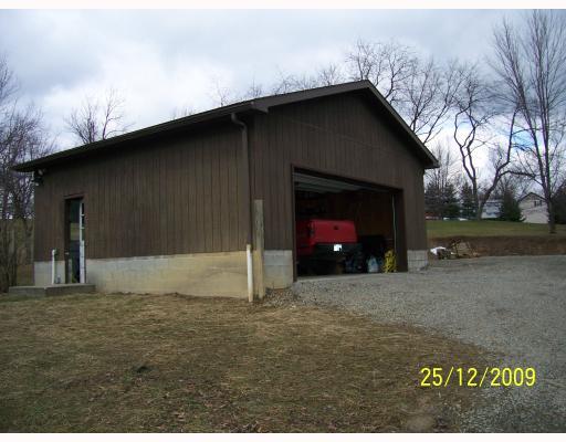 536 Hawkeye Road Scottdale, PA 15683 - Photo 9 of 10 Parking Lot/Garage.