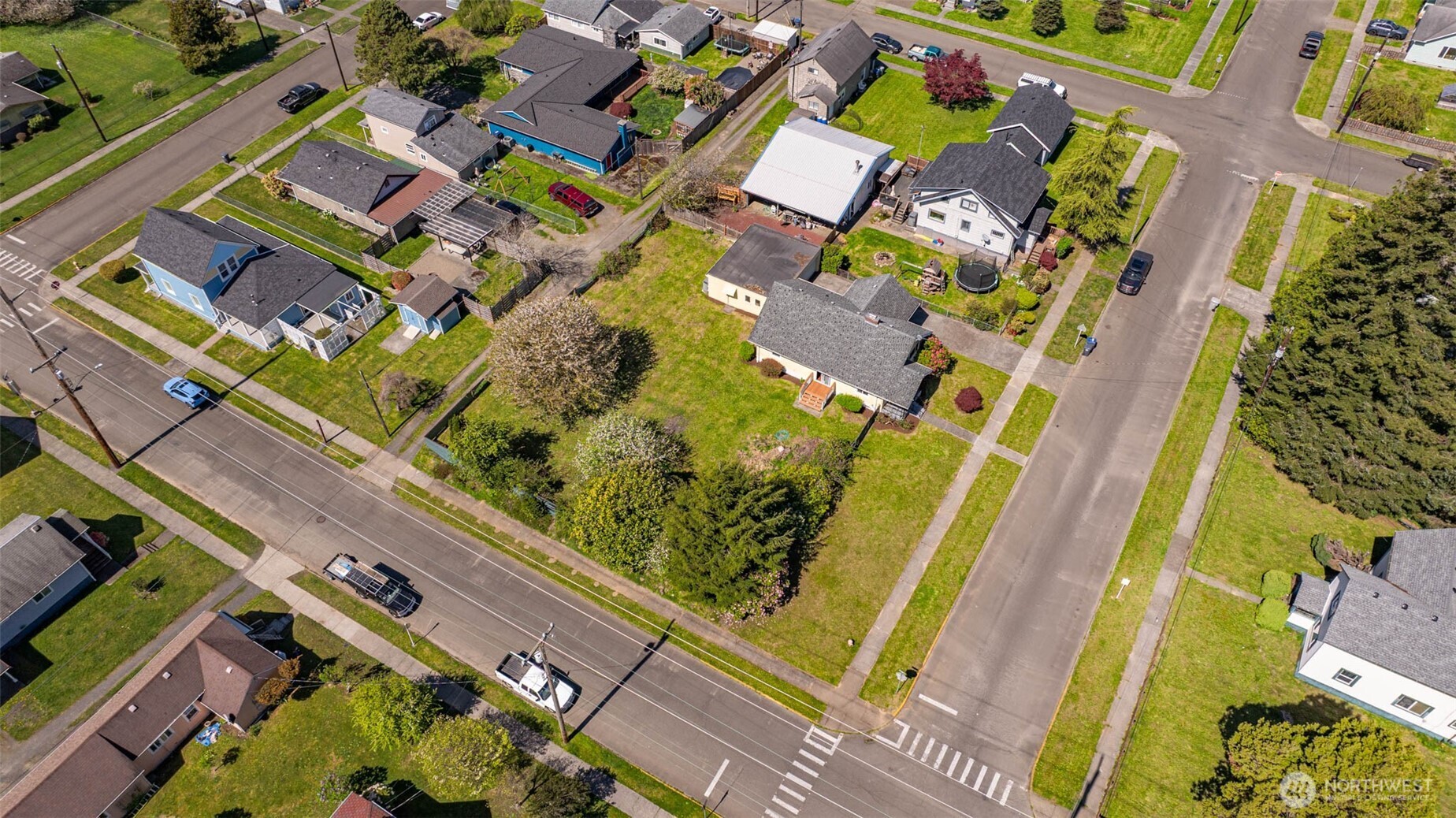 1320 4th Street Cosmopolis, WA 98537 - Photo 39 of 40 view of a city