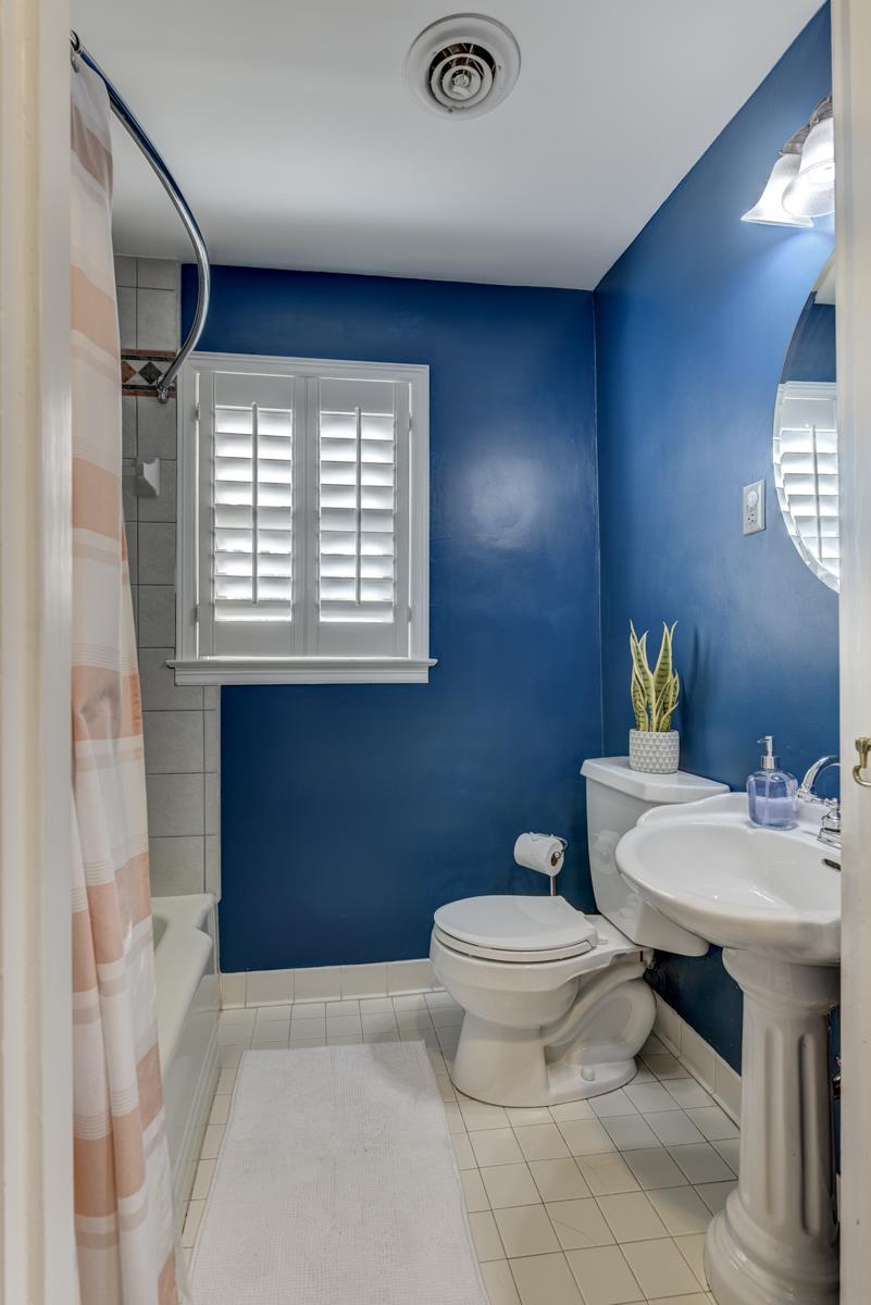 1132 Winding Way Road Nashville, TN 37216 - Photo 23 of 30 Second level tiled bathroom.