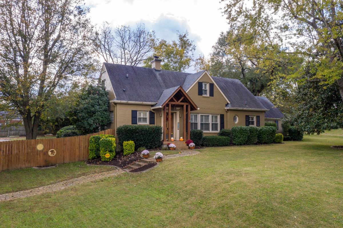 Rayna James and Deacon were here! ABC's Nashville filmed an episode in this home.