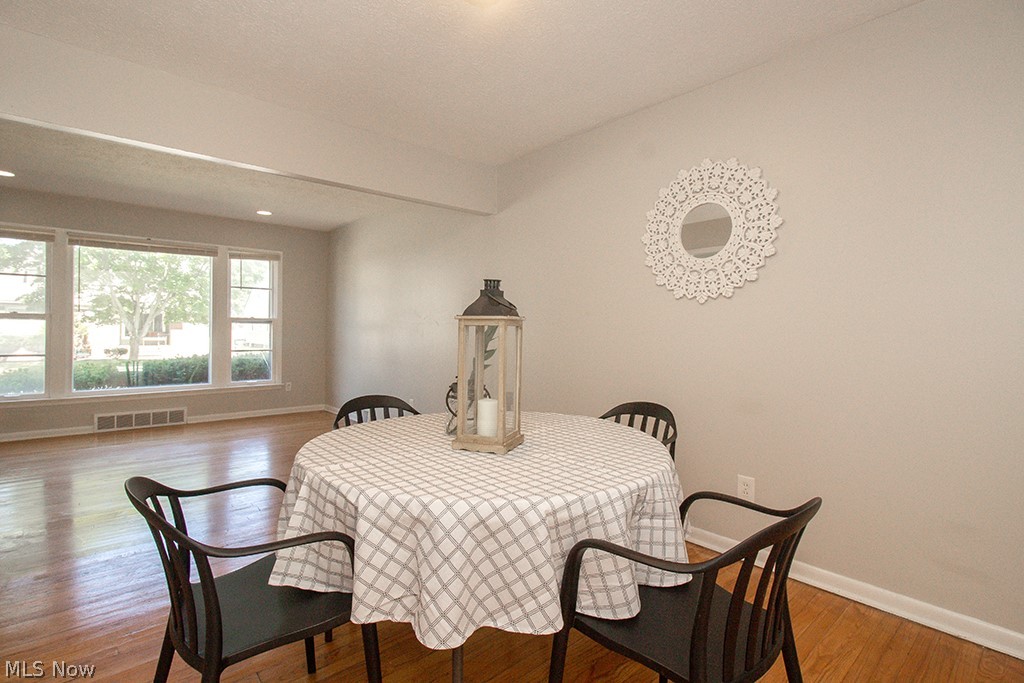 3954 Grosvenor Road Cleveland, OH 44118 - Photo 9 of 35