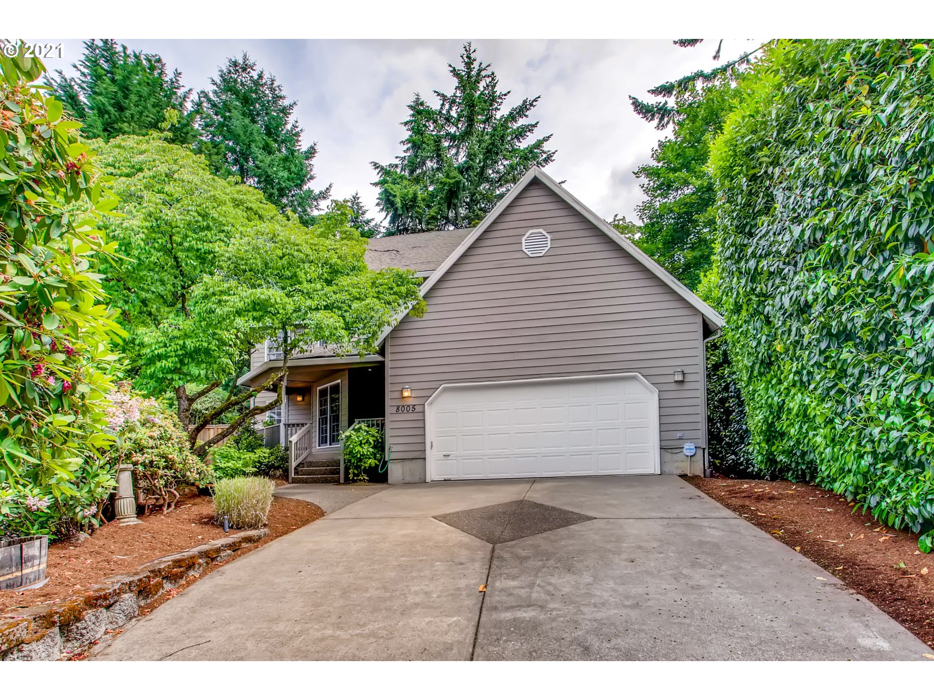 8005 Southwest Devon Lane Portland, OR 97219 - Photo 2 of 32 Gallery Image 2