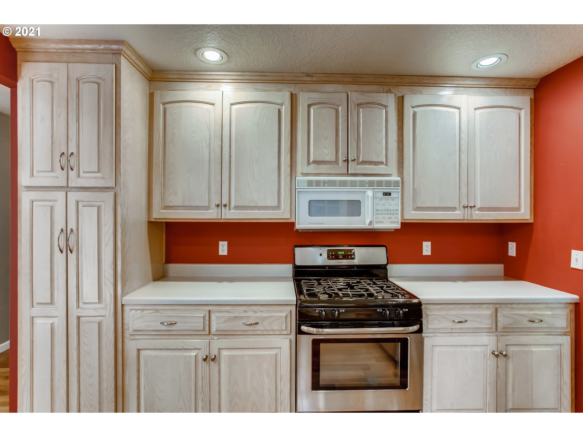 8005 Southwest Devon Lane Portland, OR 97219 - Photo 13 of 32 Gallery Image 13