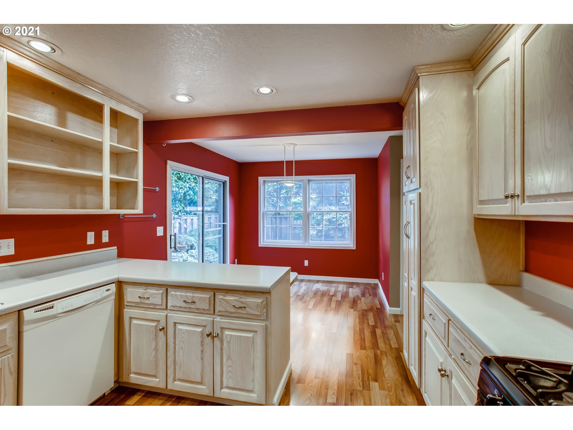 8005 Southwest Devon Lane Portland, OR 97219 - Photo 14 of 32 Gallery Image 14