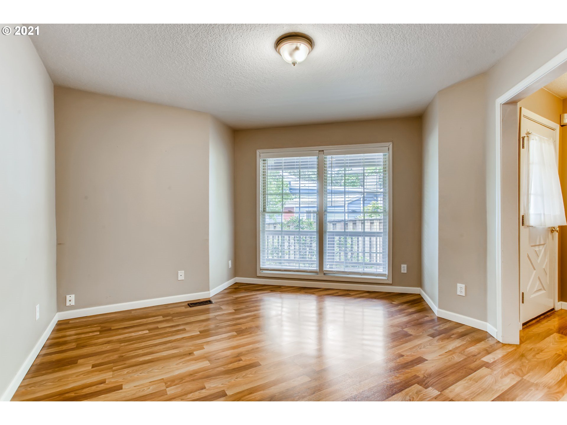 8005 Southwest Devon Lane Portland, OR 97219 - Photo 15 of 32 Gallery Image 15