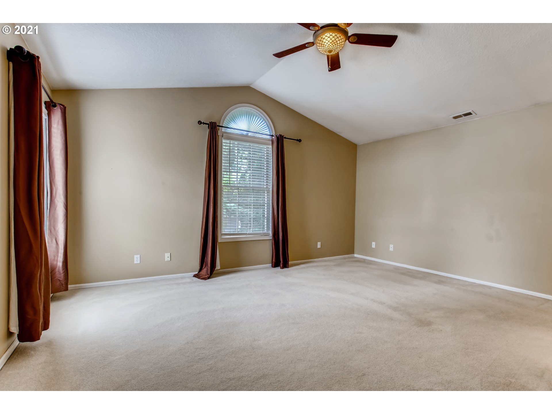8005 Southwest Devon Lane Portland, OR 97219 - Photo 16 of 32 Gallery Image 16