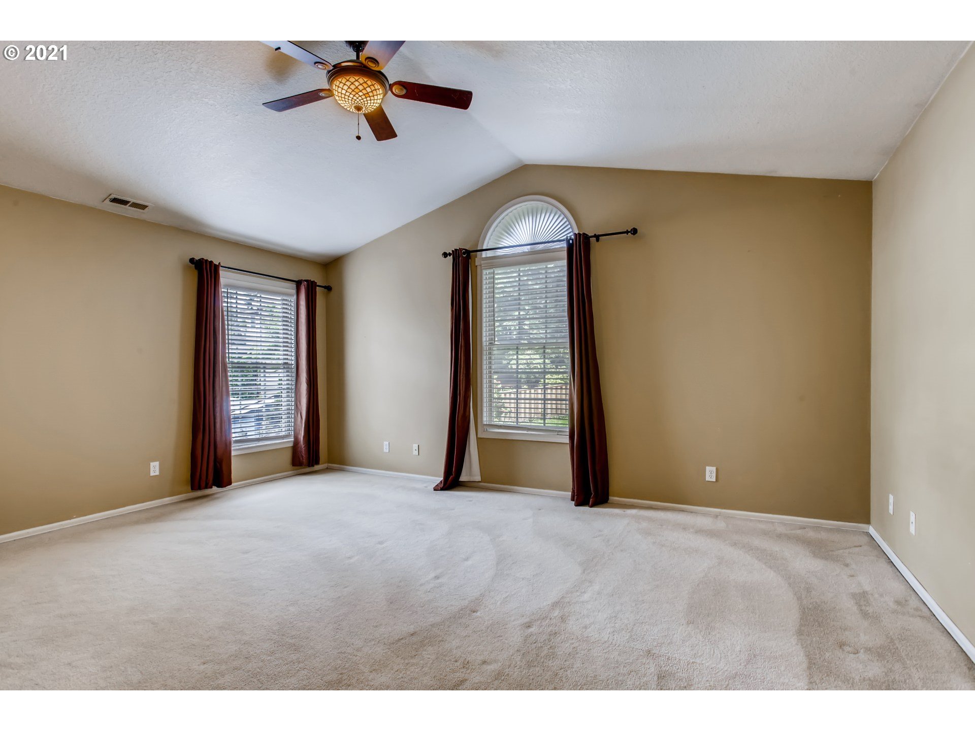 8005 Southwest Devon Lane Portland, OR 97219 - Photo 17 of 32 Gallery Image 17