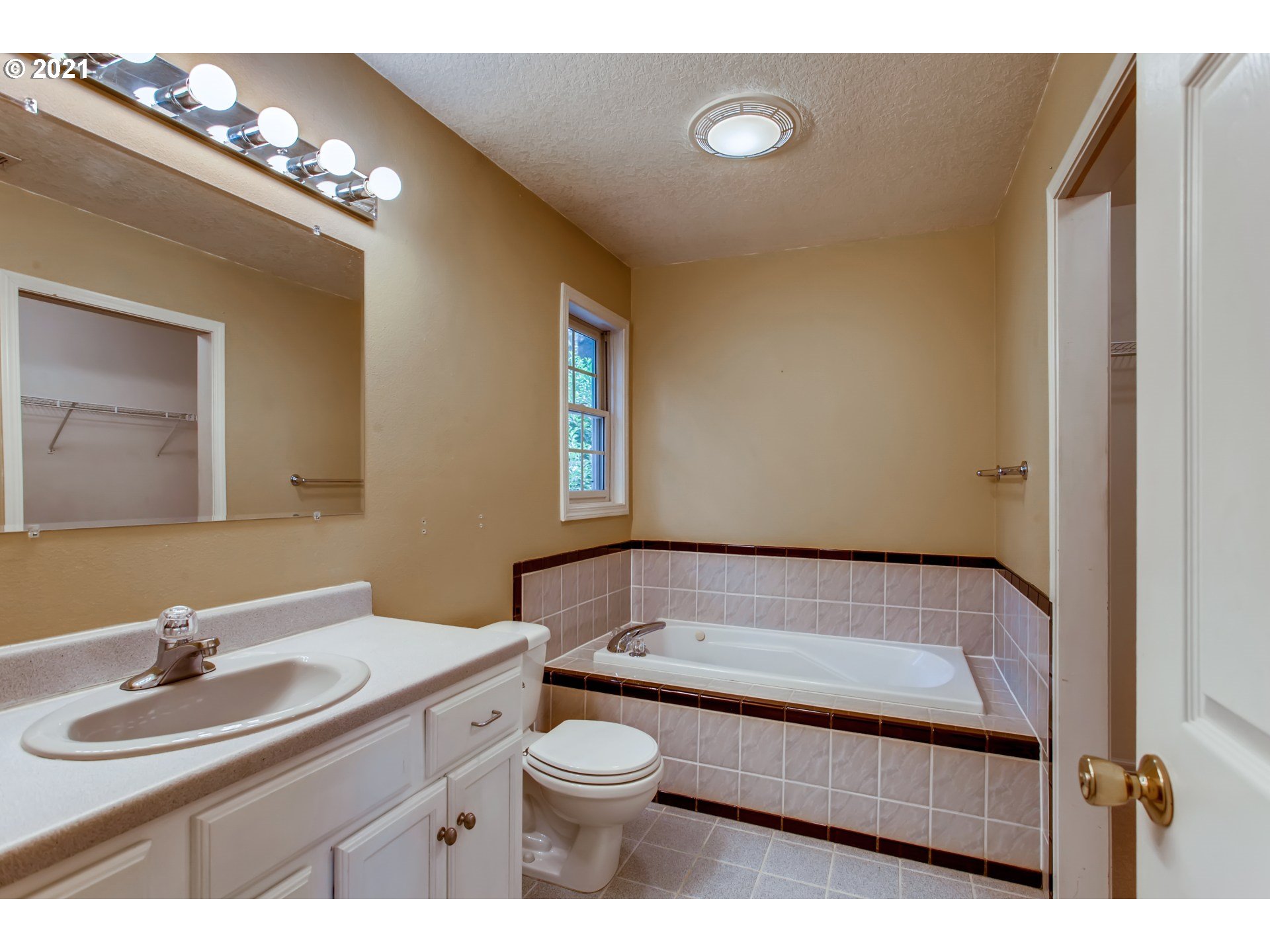 8005 Southwest Devon Lane Portland, OR 97219 - Photo 19 of 32 Gallery Image 19