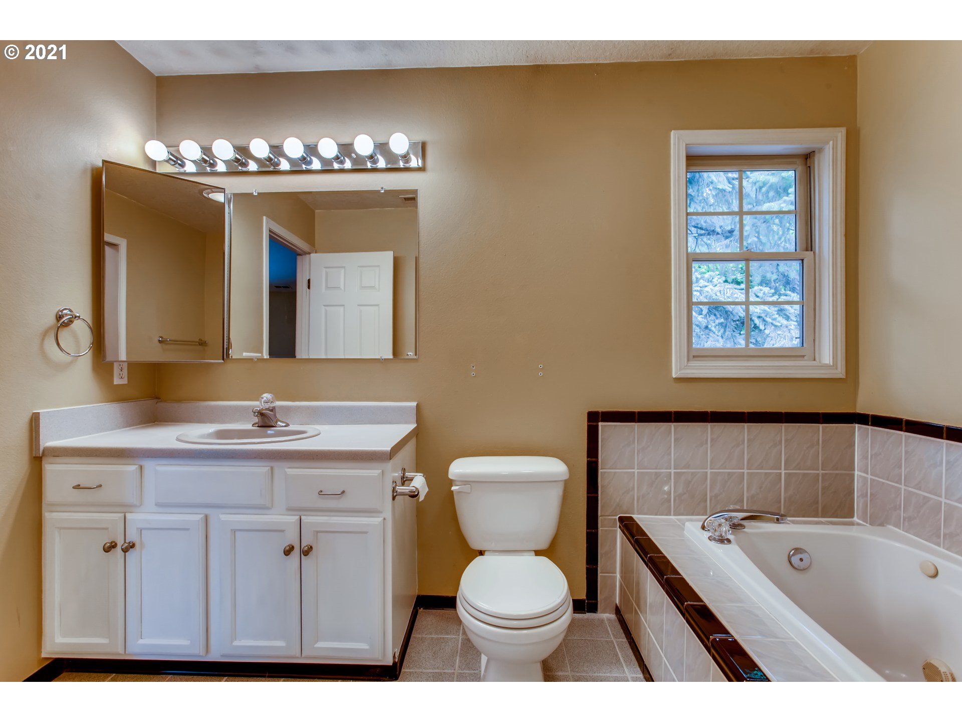 8005 Southwest Devon Lane Portland, OR 97219 - Photo 20 of 32 Gallery Image 20