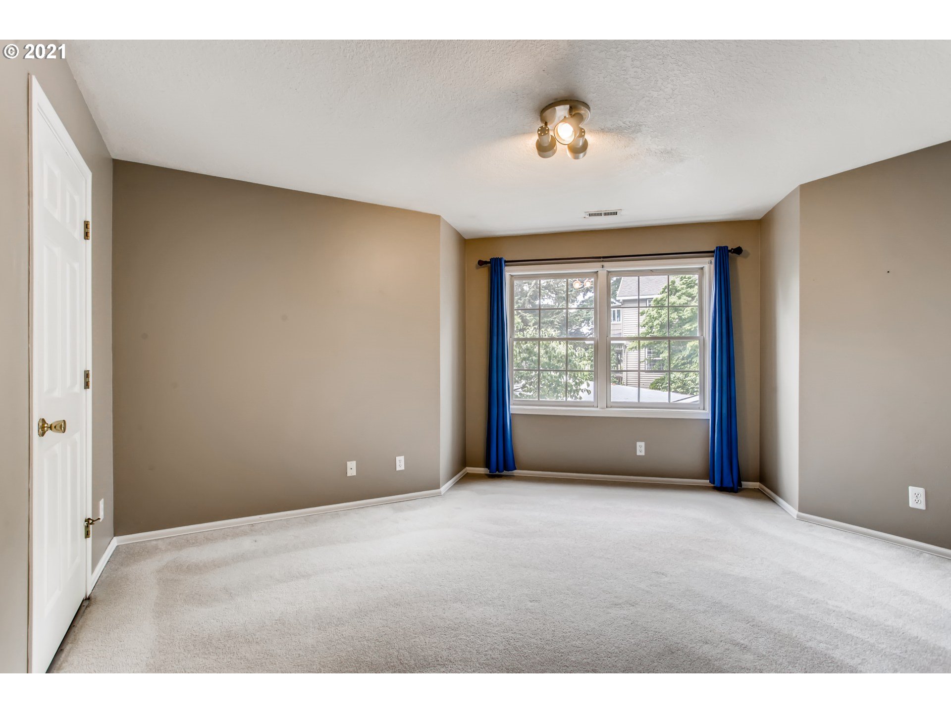8005 Southwest Devon Lane Portland, OR 97219 - Photo 23 of 32 Gallery Image 23