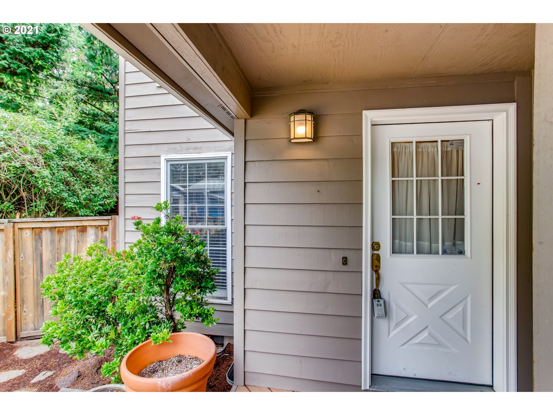 8005 Southwest Devon Lane Portland, OR 97219 - Photo 4 of 32 Gallery Image 4