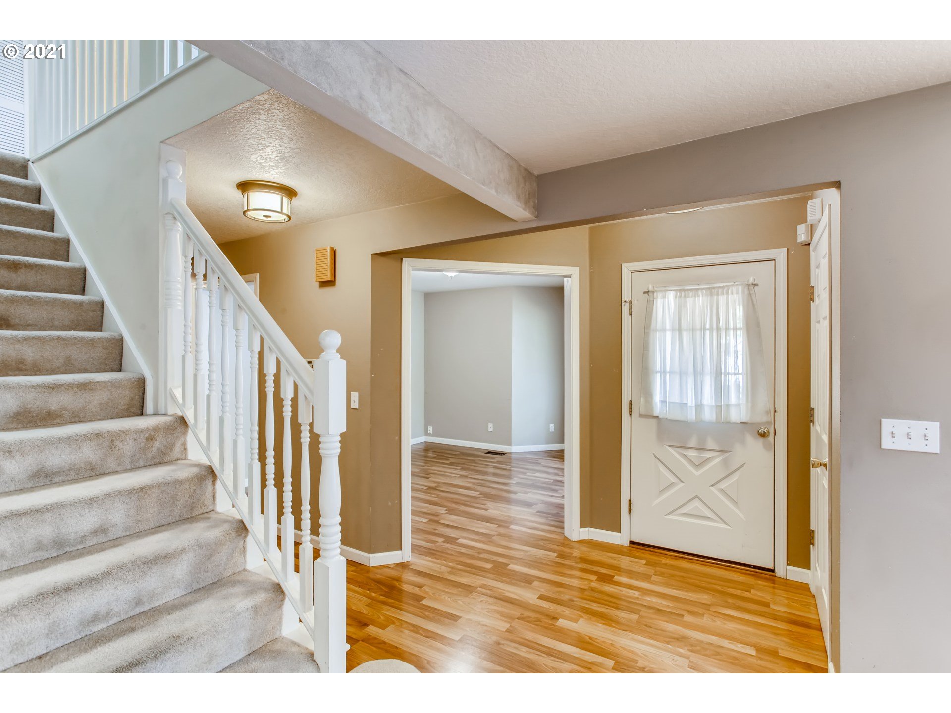 8005 Southwest Devon Lane Portland, OR 97219 - Photo 5 of 32 Gallery Image 5
