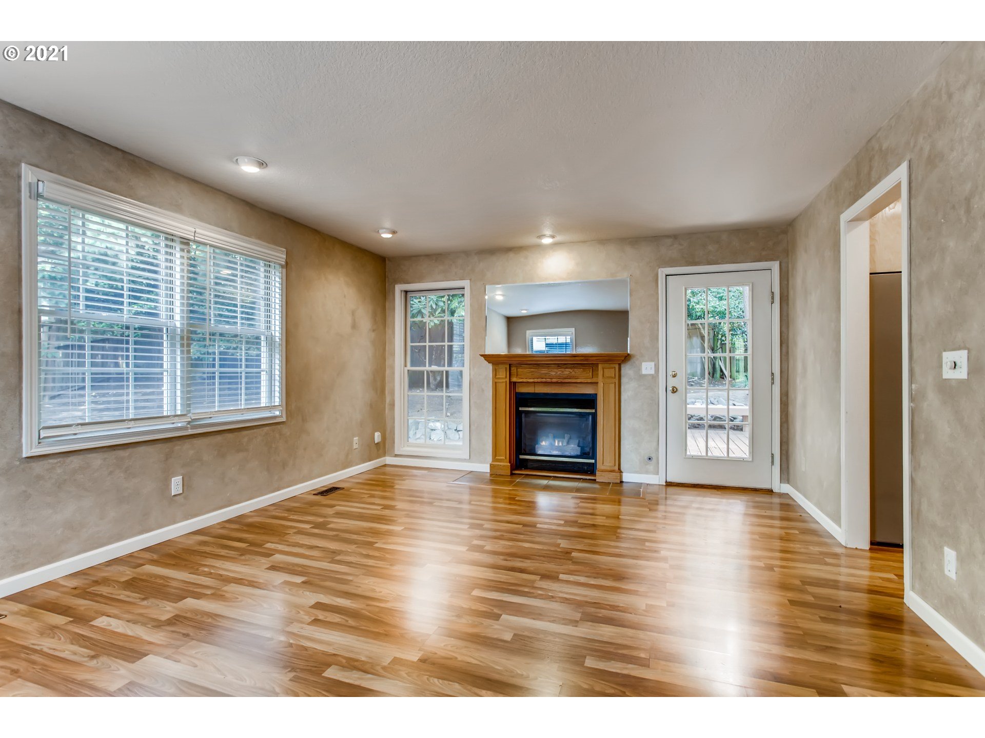 8005 Southwest Devon Lane Portland, OR 97219 - Photo 6 of 32 Gallery Image 6