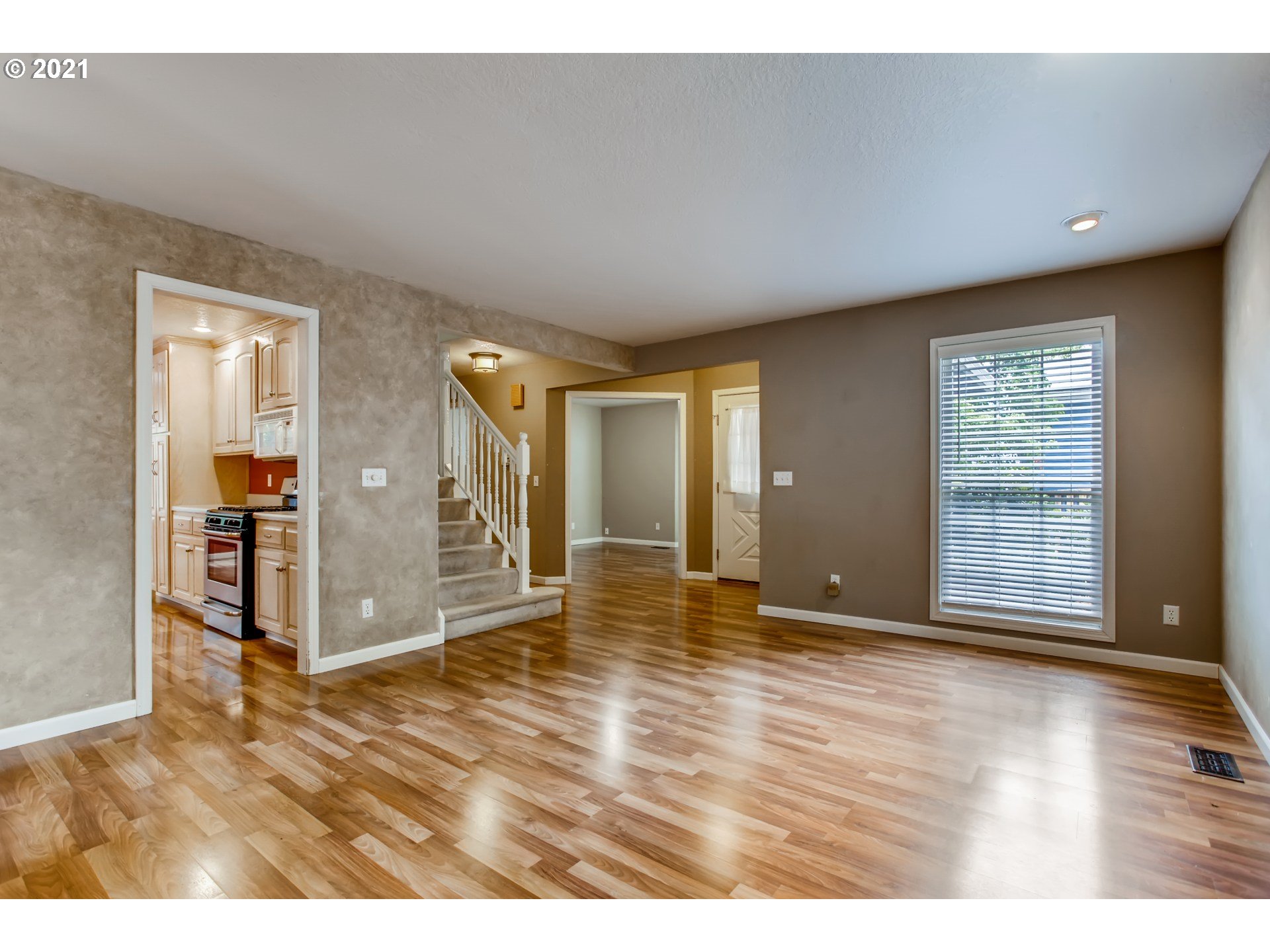 8005 Southwest Devon Lane Portland, OR 97219 - Photo 8 of 32 Gallery Image 8