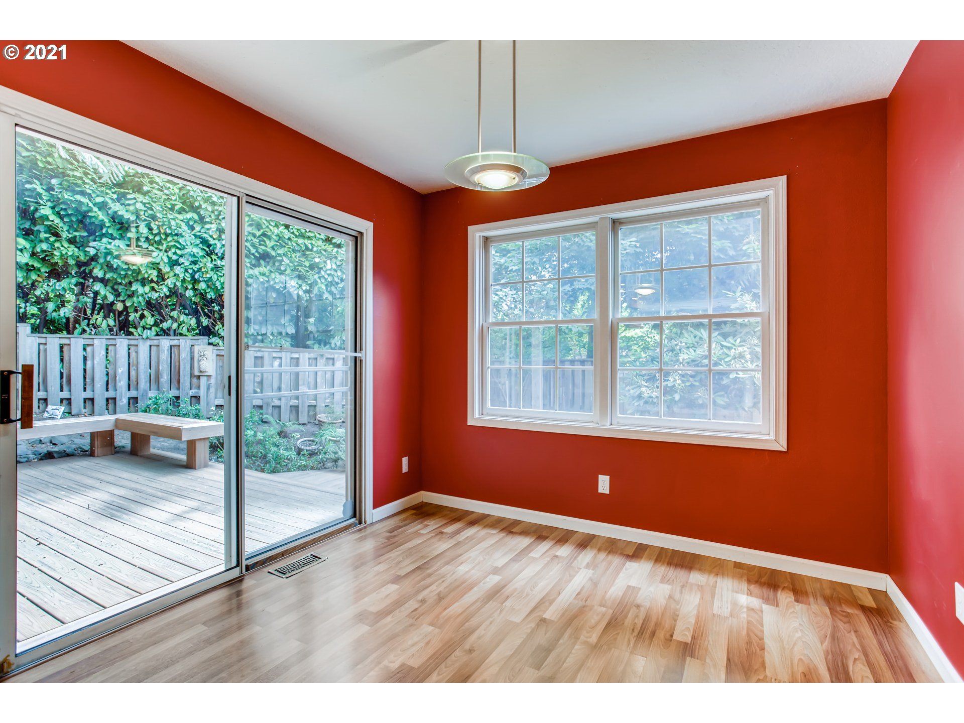 8005 Southwest Devon Lane Portland, OR 97219 - Photo 9 of 32 Gallery Image 9