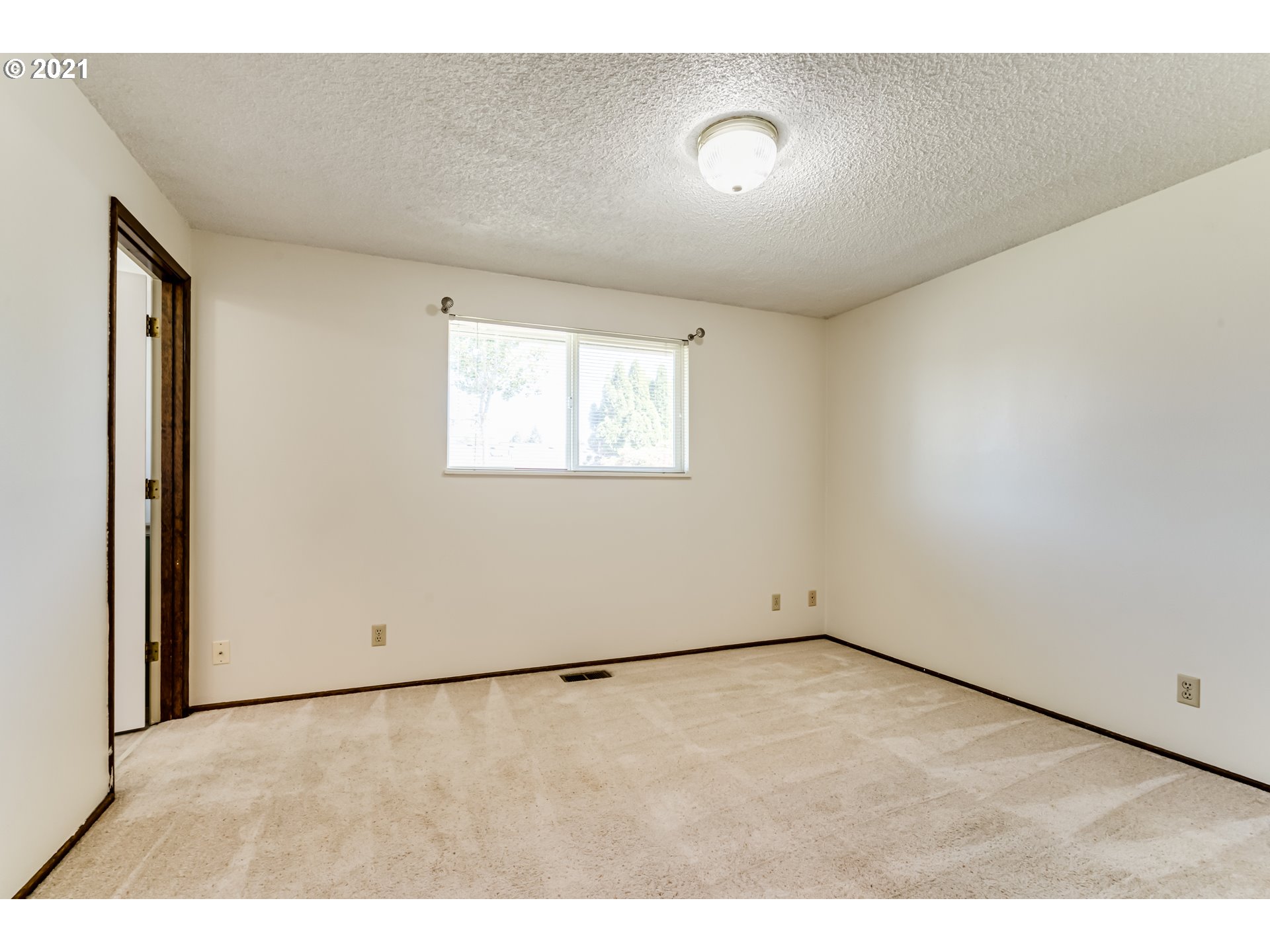 6926 D Street Springfield, OR 97478 - Photo 9 of 20 Gallery Image 9