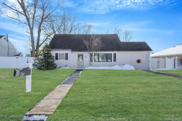 $625,000 | 90 Winchester Drive, Lindenhurst, NY 11757