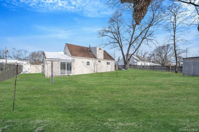 $625,000 | 90 Winchester Drive, Lindenhurst, NY 11757